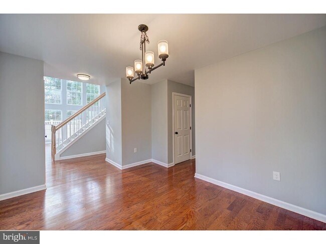 Building Photo - 616 Pebble Creek Ct