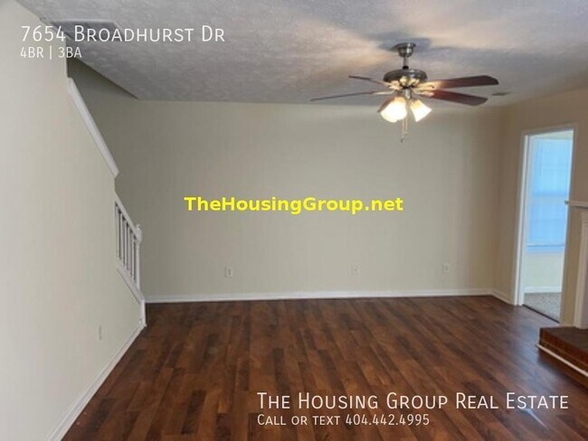 Building Photo - Spacious 3 Bedroom
