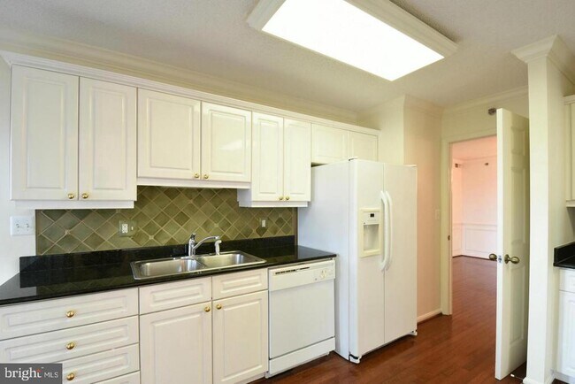 Foto del edificio - 2151 Jamieson Ave