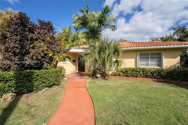 Foto del edificio - 475 S Shore Dr