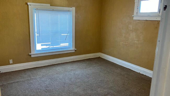 Building Photo - 1970 N Ontario St