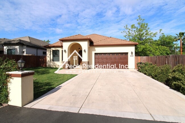 Building Photo - Newer Arden Area 4bd/3ba House with 2 Car ...