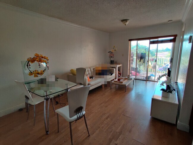 Living room - 2441 SW 31st Ave