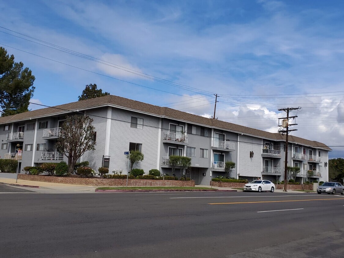 Foto del edificio - 11007 Palms Blvd