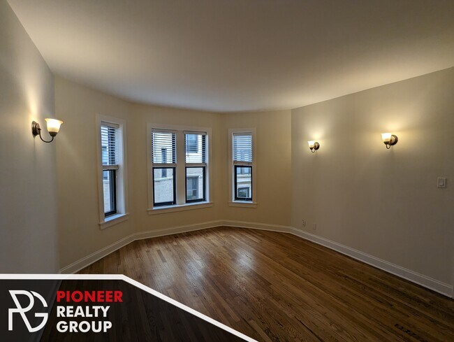 Building Photo - 4032 N Ashland Ave