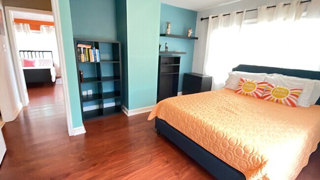 Habitación de la planta superior - 13100 Boca Ciega Ave