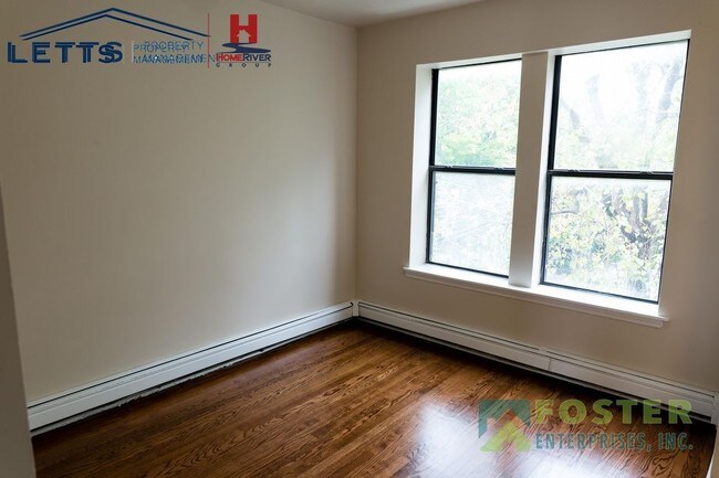 Building Photo - Spacious Modern Living