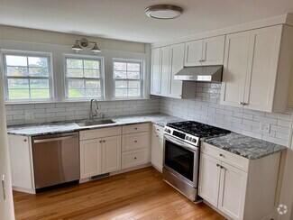 Building Photo - 133 Elm St