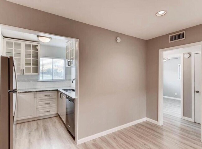 Foto del edificio - 1311 Exposition Blvd