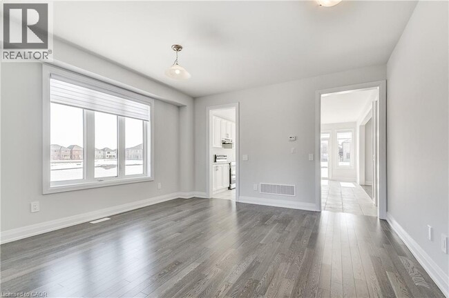 Building Photo - 35 Walters St