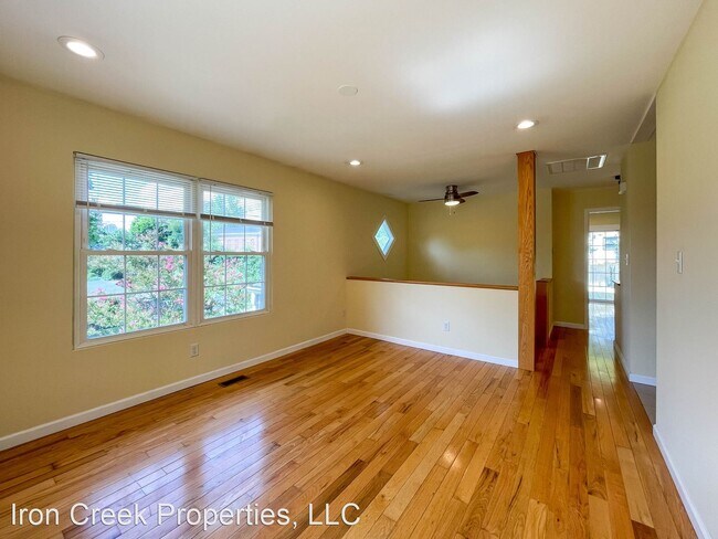 Foto del edificio - 3 br, 2 bath House - 23 Max Street