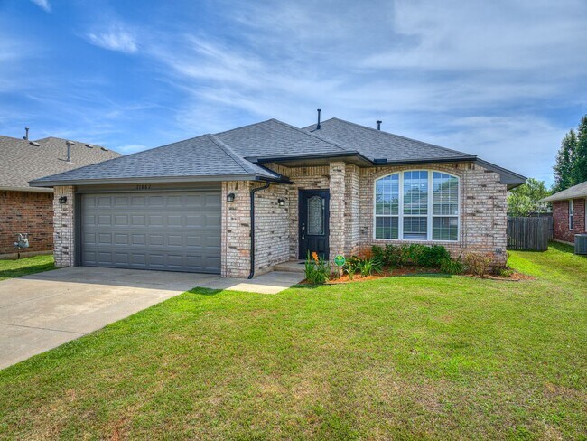 Foto del edificio - Charming home in North Edmond + Deer Creek Schools