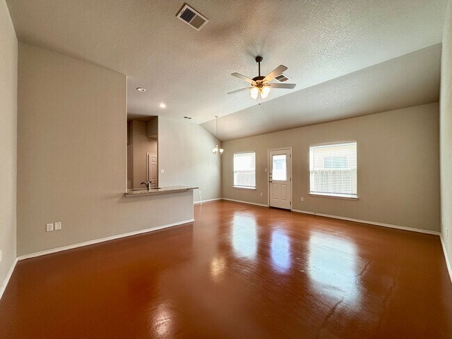 Building Photo - Luxury Duplex in Seguin with 3-bed, 2-bath...