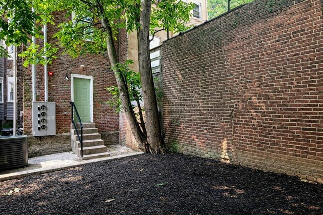 Foto del edificio - 6145 Lansdowne Ave