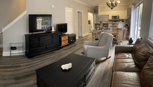Open Concept - 502 Myers Park Ln