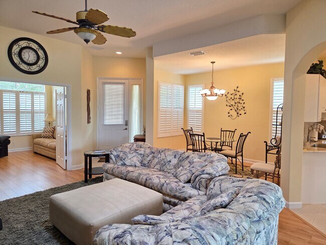 Foto del edificio - Beautifully Decorated Home~Turn Key~Commun...