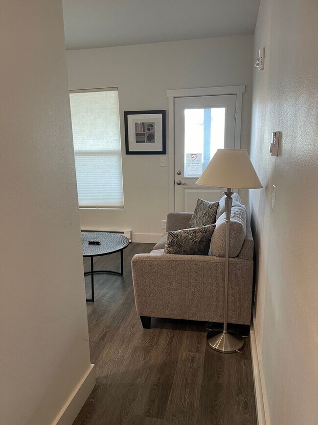 Foto del edificio - FURNISHED 1BED 1BATH APARTMENT - DOWNTOWN ...