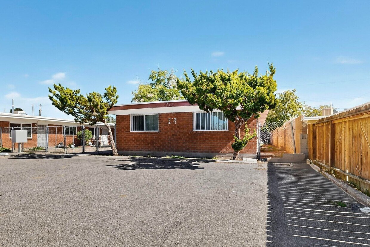 Foto principal - 540 Cardenas Dr SE