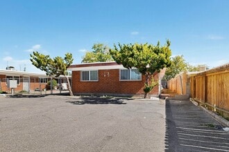 Building Photo - 540 Cardenas Dr SE