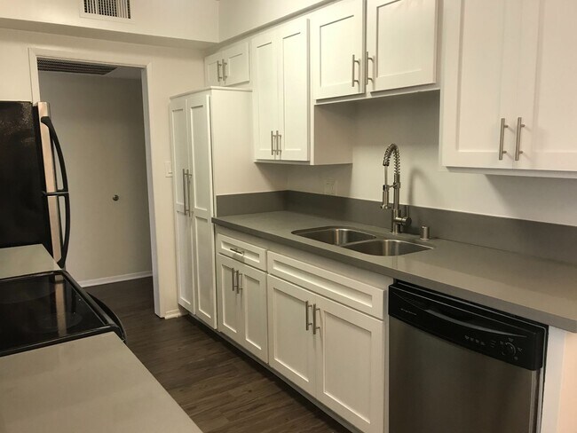 Foto del interior - 816 S. Bundy Dr