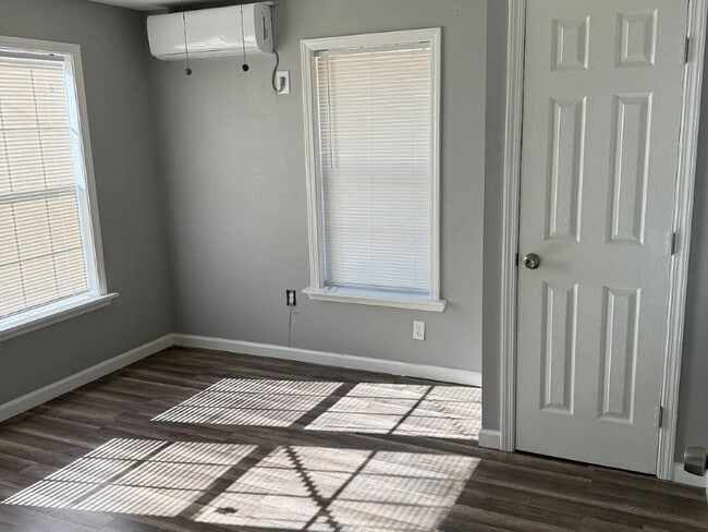 Building Photo - 3217 Stonewall St