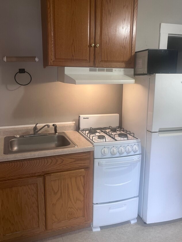 Primary Photo - 208 Stutsman St