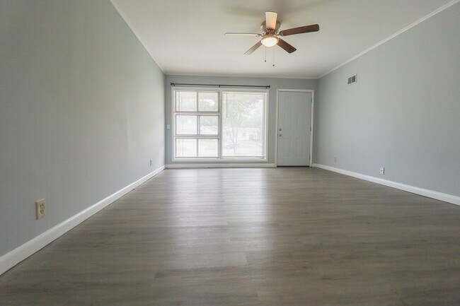 Foto del edificio - 3 Bed / 1 Bath in North Tulsa!