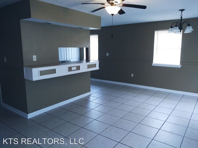 Building Photo - 3 br, 1 bath House - 14592 Duane Rd.
