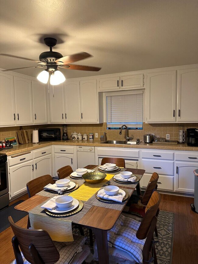 Foto del edificio - 2 bedroom 2bath with garage.