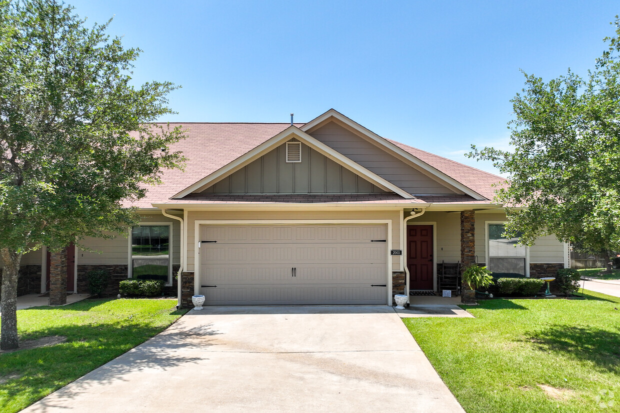 Primary Photo - Townhomes at Faulkner Park