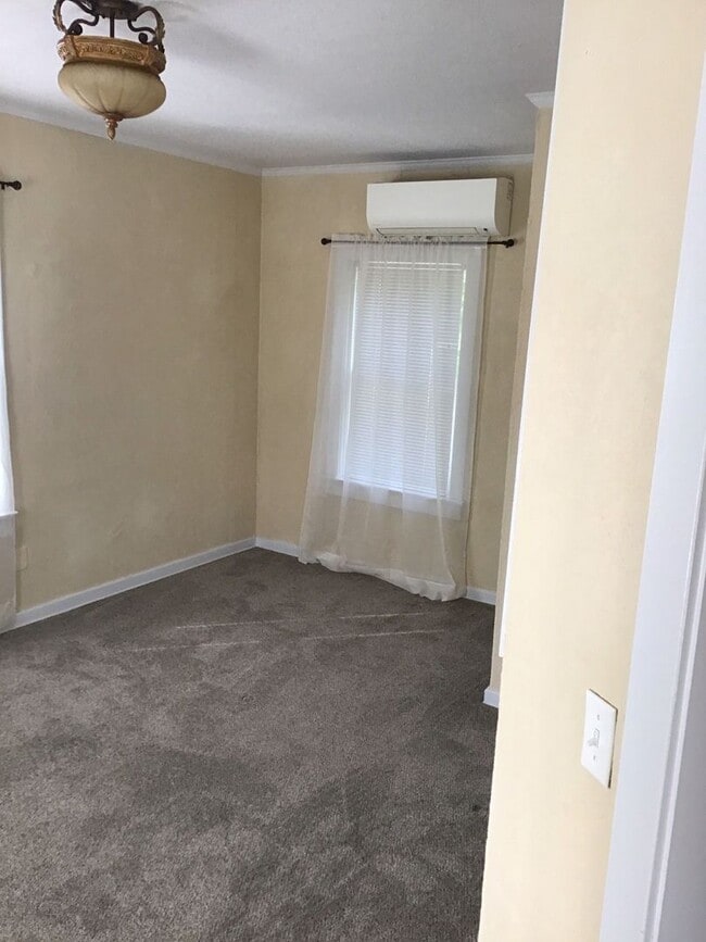 Building Photo - 101 W Main St