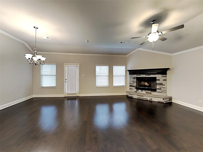 Building Photo - 218 Valley View Dr