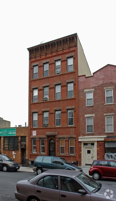 Foto del edificio - 571 Driggs Ave