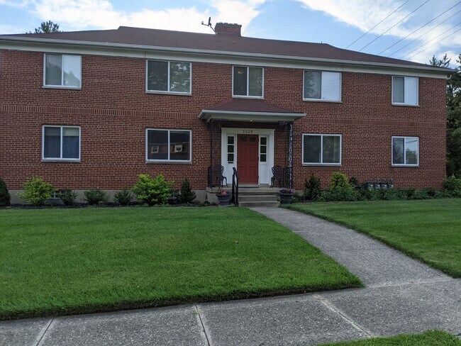 Foto del edificio - 3005 Fairway Dr
