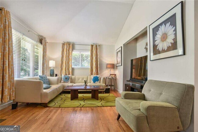 Foto del edificio - 2056 Arlington Ave NE