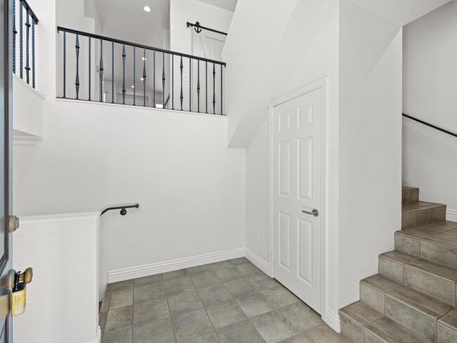 Building Photo - 501 Herondo St