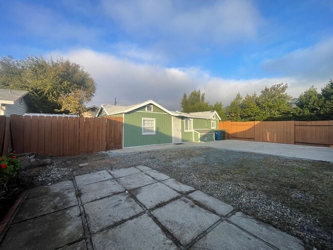 Foto del edificio - Tucked Away Antioch Home!