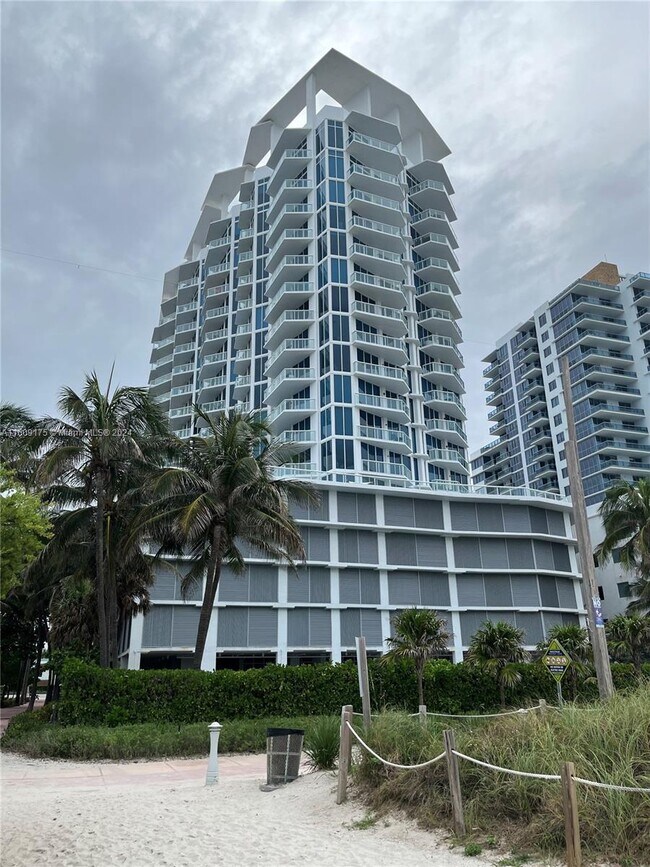 Building Photo - 6515 Collins Ave