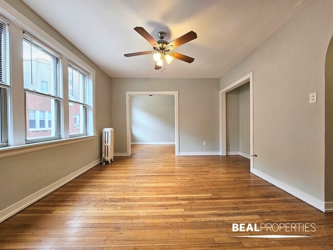 Building Photo - 542 W Surf St