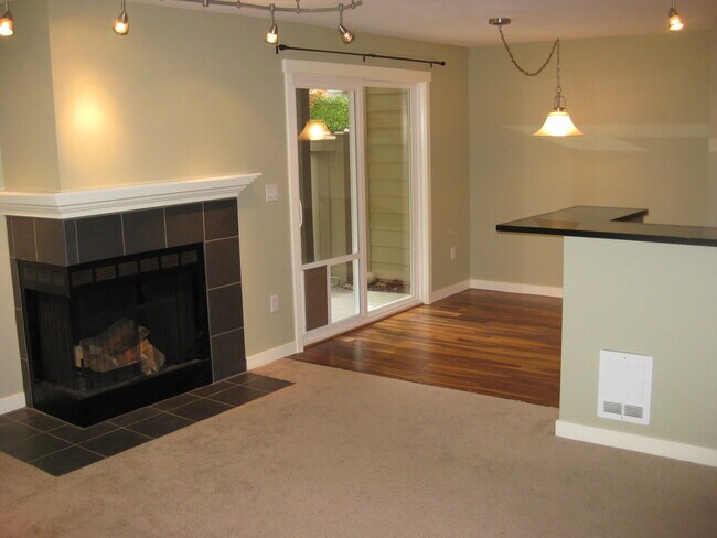 Foto del edificio - 2 Bedroom Kenmore Condo with Charming Details