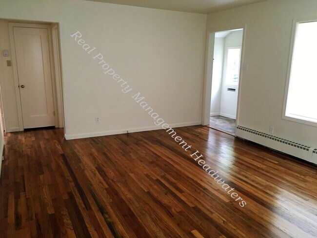 Foto del edificio - 820 E Broadway St