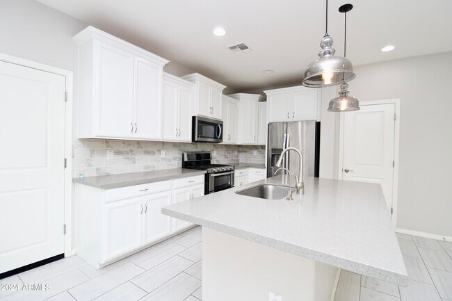 Foto del edificio - 17221 N 9th Pl