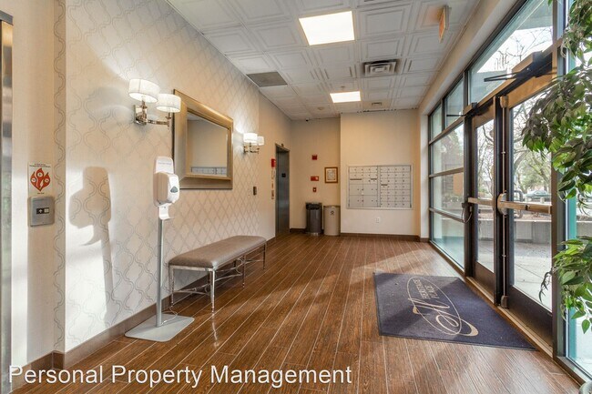 Foto del edificio - 1 br, 1 bath House - 300 W 8th St  - Unit 308