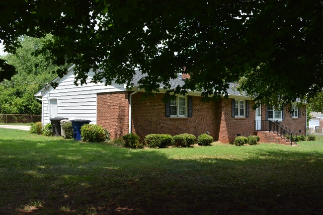 Building Photo - 4501 Kernersville Rd