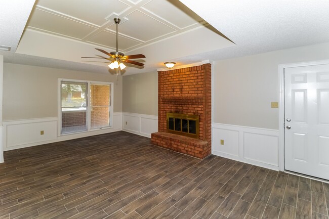 Foto del edificio - 8247 Timber Creek Dr