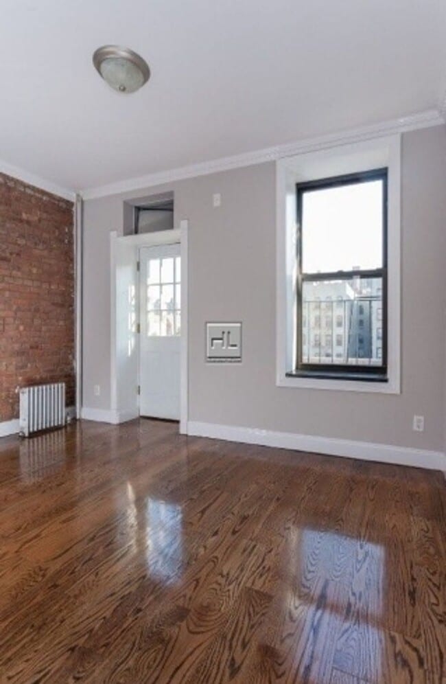Building Photo - AFFORDABLE, SPACIOUS + SUNNY STUDIO IN THE...