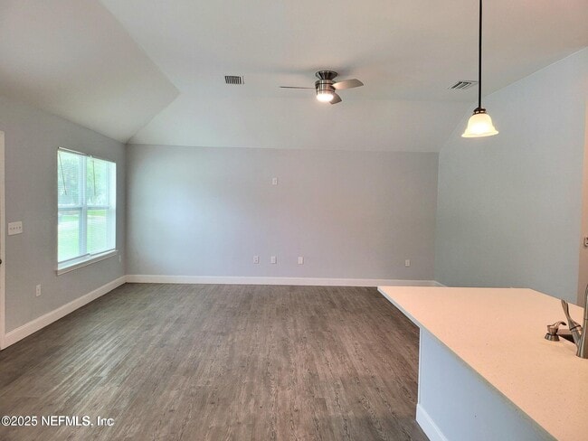 Building Photo - 1978 Solomon St