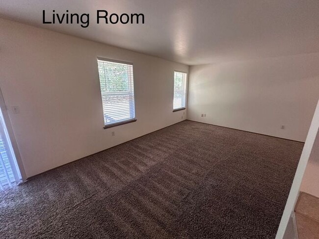 Building Photo - Wonderful 2 Bedroom, 2 Bathroom Duplex in ...