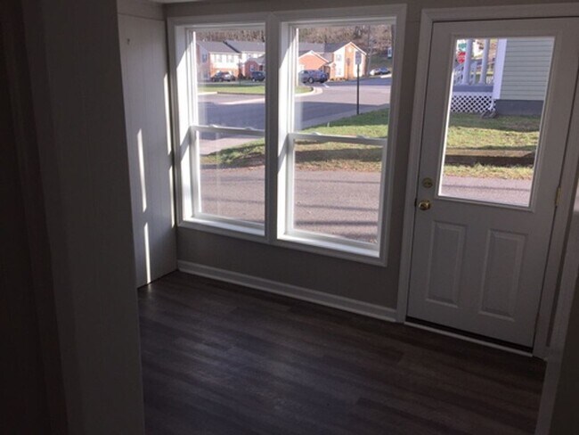 Foto del edificio - Radford (blocks from RU Campus), 5 BR / 3 ...