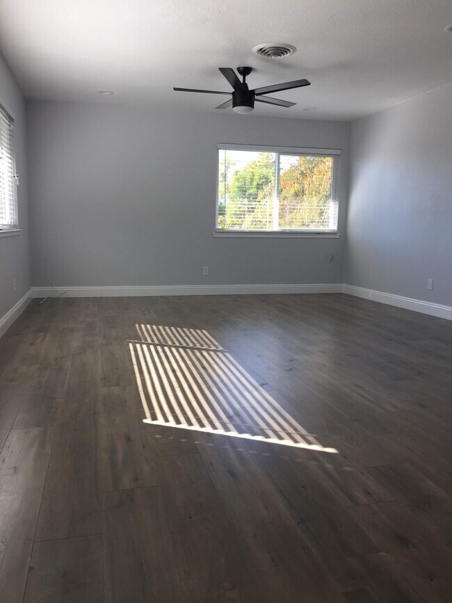 Building Photo - 4120 Lotus Ave